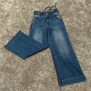 Shyanne Wide Leg Jeans